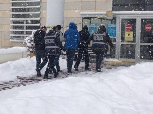 6 Farklı İkamete Giren Hırsızlardan 3’ü Tutuklandı