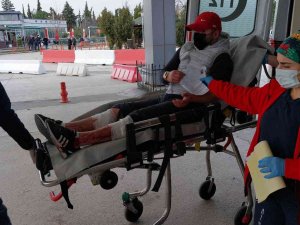 Çocukluk Arkadaşının Kardeşi Tarafından Bıçaklandı