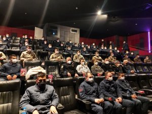 Jandarma Personeli, “İ̇yi Ki Varsın Eren” Filmini İzledi
