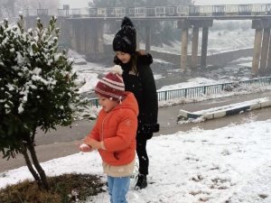 Uzun Yıllar Sonra Düziçi’ne Yağan Kar Vatandaşları Sevindirdi