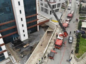 Ateşehir’de 18 Katlı Binanın Dış Cephesi Yandı