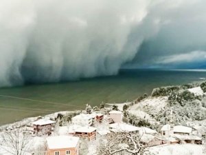 Bulutlar Denizle Birleşti, Ortaya Muhteşem Görüntü Çıktı