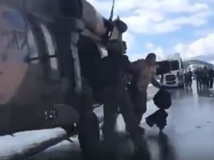 Otoyolda Mahsur Kalanlara Askeri Helikopterle Kumanya Ulaştırıldı