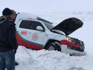 Hasta Almaya Giden Sağlık Ekipleri Karda Mahsur Kaldı