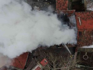 Bursa’da Ailesine Kızan Şahıs Evi Ateşe Verdi, 2 Ev Küle Döndü