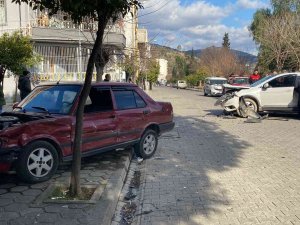 Aydın’da 2 Araç Kafa Kafaya Çarpıştı: 1 Yaralı