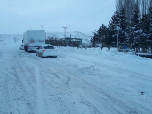 Darende-kayseri Karayolu Ulaşıma Kapandı