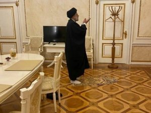 İ̇ran Cumhurbaşkanı Reisi, Kremlin’de Namaz Kıldı