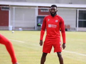Sivasspor’da Aaron Appindangoye 354 Gün Sonra Forma Giydi