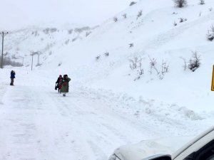 Van’da Tipide Mahsur Kalan Vatandaşlar İçin Seferber Oldular