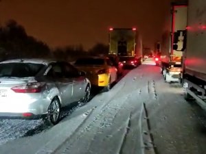Bolu Kara Teslim Oldu, Araçlar Yollarda Kaldı