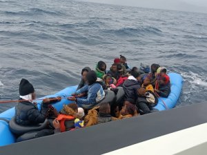 İ̇zmir Açıklarında 38 Düzensiz Göçmen Kurtarıldı
