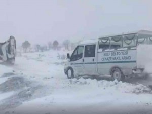 Diyarbakır’da Cenaze Defni İçin 8,5 Saatlik Yol Açma Çalışması Yapıldı