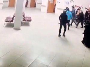 Sağlık Ocağında Doktora Tekme Tokatlı Saldırı Anı Güvenlik Kamerasına Yansıdı