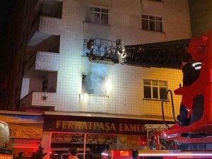 Ataşehir’de Yanan Daireyi Arkalarına Alıp Selfie Çekildiler