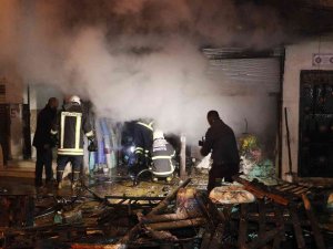Adana’da Müstakil Evin Deposu Yandı: 3 Kişi Dumandan Etkilendi