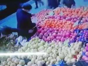 Elma Seçerken Telefonundan Oldu