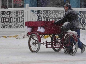Van’da Kar Yağışıyla Bin 18 Yerleşim Yerine Ulaşılmıyor