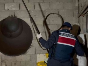 Aksaray’da Jandarmadan Kaçak Silah Ve Uyuşturucu Operasyonu