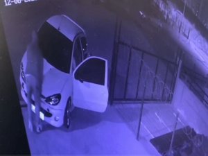 Otomobili İterek Çalmışlar