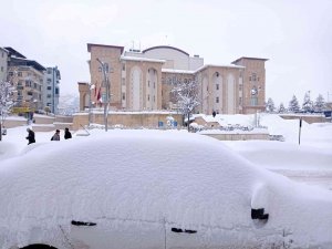 Hakkari Kara Gömüldü