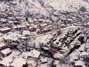 Tarihi Osmanlı Kasabası Göynük, Beyaz Örtüyle Kaplandı