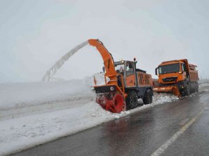Antalya-konya Karayolunda Kar Kalınlığı 2 Metreye Yaklaştı