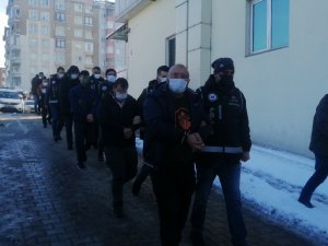 Kayseri Merkezli 3 İlde Kaçak Telefon Operasyonunda Gözaltına Alınan 9 Kişi Adliyede