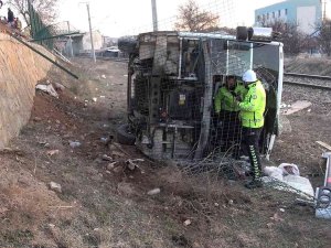 Servis Midibüsünün Devrildiği Kazada Yaralanan İşçilerden 1’i Öldü