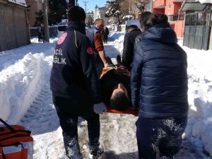 Damda Kar Temizlerken Aşağıya Düştü