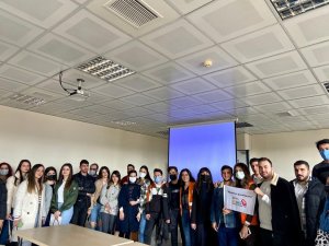 Üniversitesi Öğrencileri Lösemili Çocuklara Destek Oldu