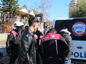 ’Dur’ İhtarına Uymadılar, Kovalamaca Sonucu Yakalandılar