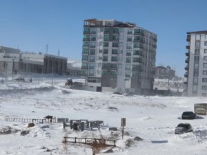 Besni’de Kar Yağışı Yerini Tipiye Bıraktı