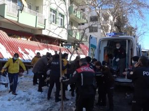 Üzerine Demir Branda Düşen Kadın Hayatını Kaybetti