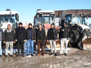 Araban’da Kar Ve Buz Temizleme Çalışmaları Sürdürüyor