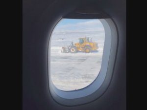 Yolcu Uçağı Kara Saplandı, Uçuş 2,5 Saat Sonra Gerçekleşti