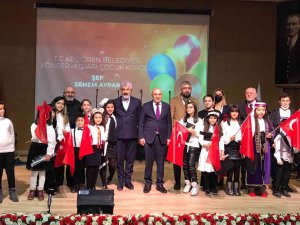 Başkan Altınok Çocuklarla Şarkı Söyledi