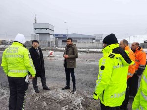 Kaymakam Tunç, Kar Temizleme Çalışmalarını Yerinde İnceledi