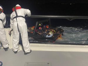 Yunan Unsurları Tarafından Geri İtilen 15 Düzensiz Göçmen Kurtarıldı