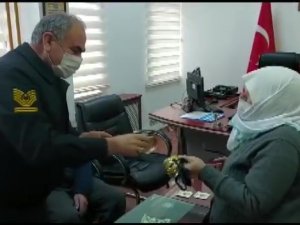 Yaşlı Kadını “Eline Kelepçe Takarım” Sözüyle Korkutarak Dolandırdı