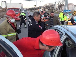Kırıkkale’de Feci Kaza: İ̇ki Otomobil Çarpıştı, 7 Kişi Yaralandı