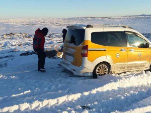 Diyarbakır’da Karda Mahsur Kalan 1’i Bebek 5 Kişi Afad Tarafından Kurtarıldı