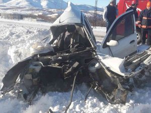 Hurdaya Dönen Araçtan Yaralı Olarak Kurtuldu
