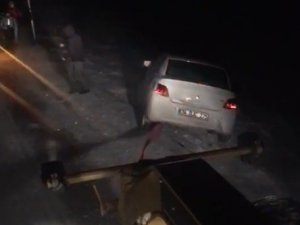 Kars’ta Yolda Kalan Araçlar Kurtarıldı