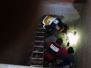 Asansör Boşluğuna Düşen 2 Kişi Kurtarıldı