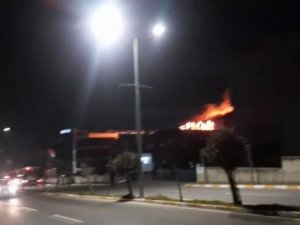Tuzla’da Mobilya Fabrikası Alev Alev Yandı