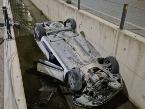 Aliağa’da Otomobil Su Kanalına Düştü: 1 Yaralı