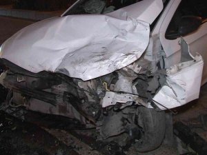 Esenyurt’ta 3 Aracın Karıştığı Trafik Kazasında 2 Kişi Yaralandı