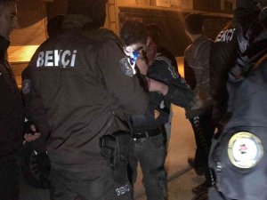 Tır Dorsesinden Demir Çalan Hırsız, Vatandaşlar Tarafından Yakalandı