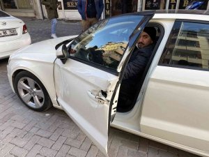 Otomobille Kamyonun Arasına Sıkışan Parmakları Koptu